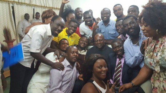 President Mahama flanked by Kumawood stars