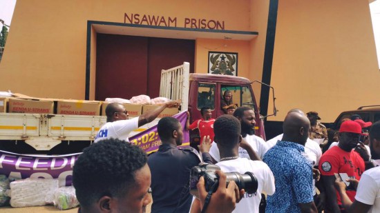 Kwaw Kese feeds 4000 inmates