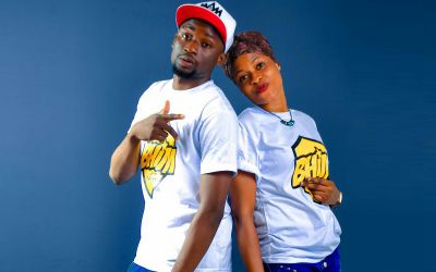 Couple rocks Stonebwoys customized T-Shirts for pre-wedding photoshoot?