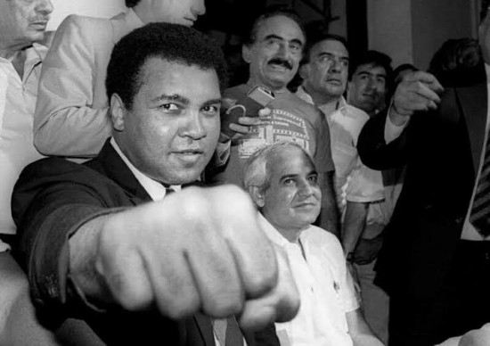 The former world heavyweight boxing champion dies at age 74