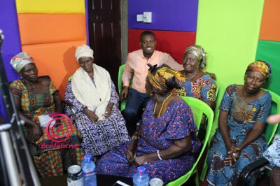 Kofi Wayo, Abeiku Santana donate to aged women