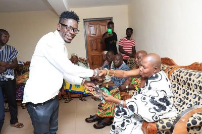 Shatta Wale preaches peace, donates educational materials at Techiman