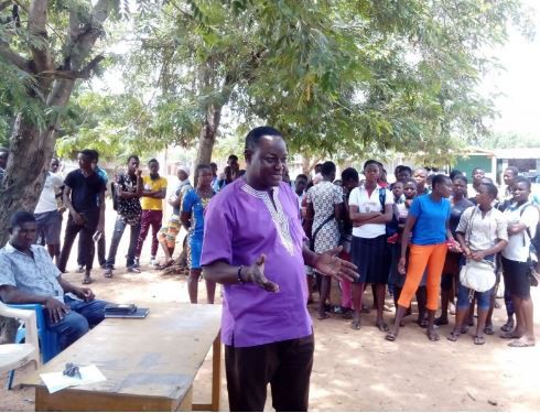 NPP's Rex Asanga addresses students during vacation classes