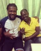 Samini visits Amakye Dede at Korle Bu