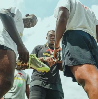 NFL Star Ziggy Ansah trains young players at 3rd Football camp