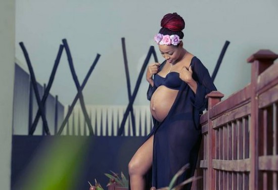 Actress Baroudi shows off baby bump