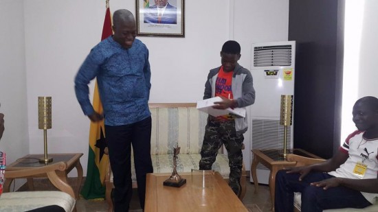 Abraham Attah receives laptop from Veep