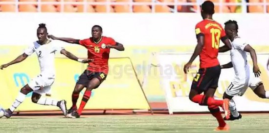 Harrison Afful shields the ball from his marker (Photo Credit: Senyuiedzorm Awusi Adadevoh)