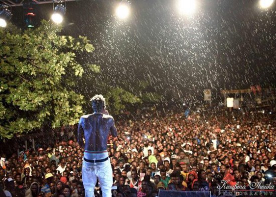 Shatta Wale performs in the rain at Sallahfest