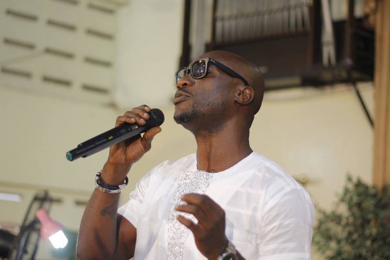 Kwabena Kwabena cries at pre-burial service of KOD’s father