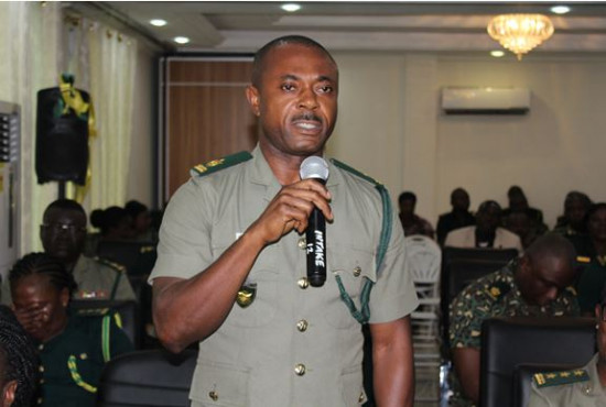 A Senior Officer presenting recommendations to the Comptroller-General