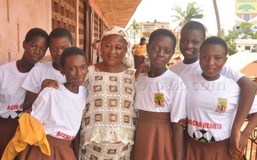 The school kids with a lady supporter of Hearts